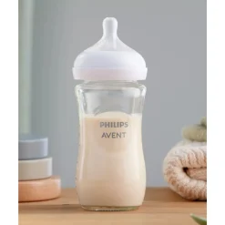 Avent Biberon natural in vetro con tettarella a risposta naturale da 240ml 1m+ | senza bpa – philips