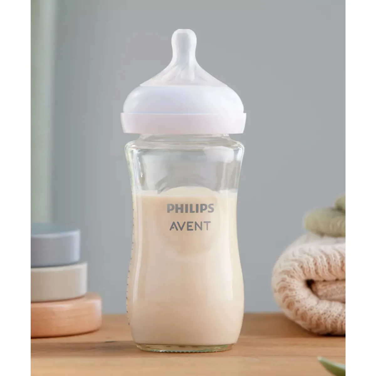 Avent Biberon natural in vetro con tettarella a risposta naturale da 240ml 1m+ | senza bpa – philips
