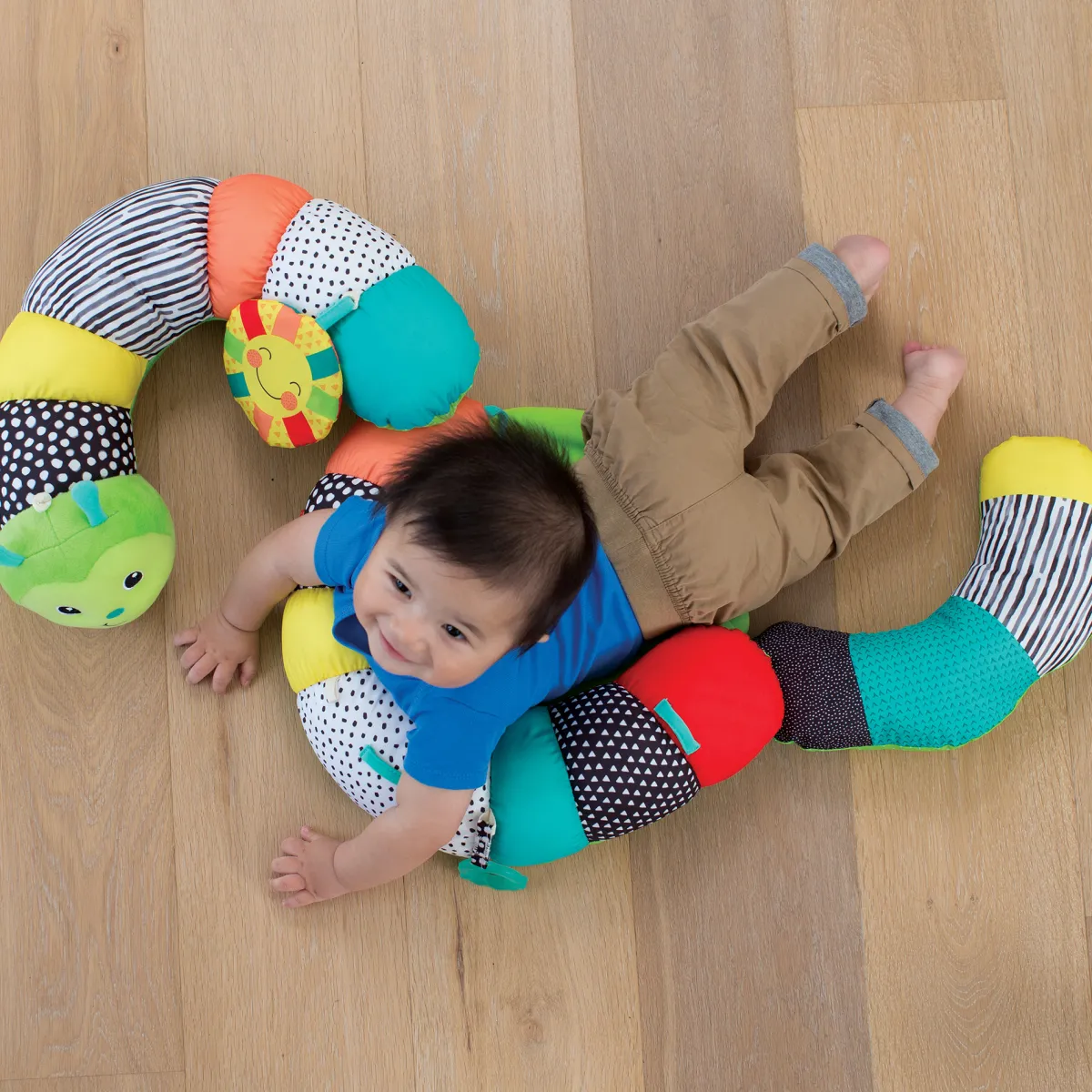 Infantino Cuscino bruco – prop a pillar – baby smile