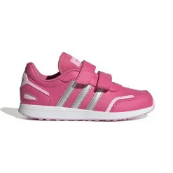 Adidas Praticità e stile ai piedi di bambine e bambini.