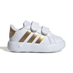 Adidas Scarpe infant realizzate in parte con materiali riciclati.
