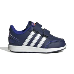 Adidas Un’icona old-school realizzata in parte con materiali riciclati.